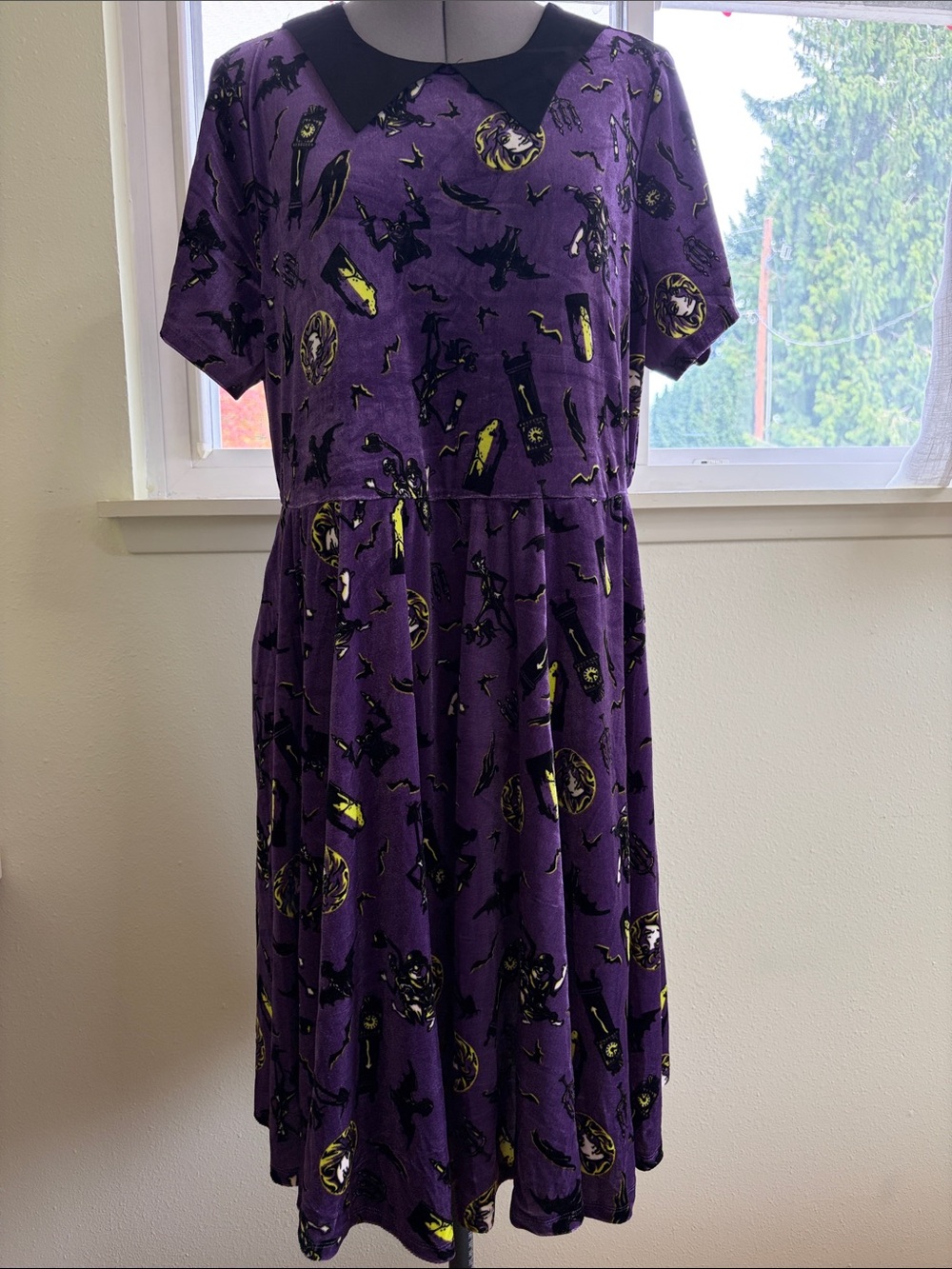 ‼️SOLD‼️ Torrid X Disney Haunted Mansion Velvet Dress - Picture 3 of 14